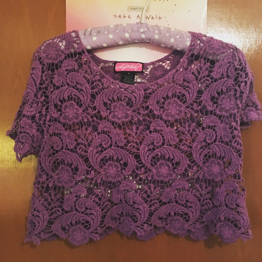 •• SOLD •• Lace crop top
